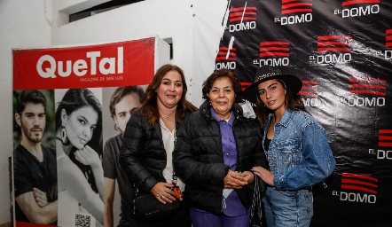 Deyanira Cázares, María de Lourdes Medina y Majo García.