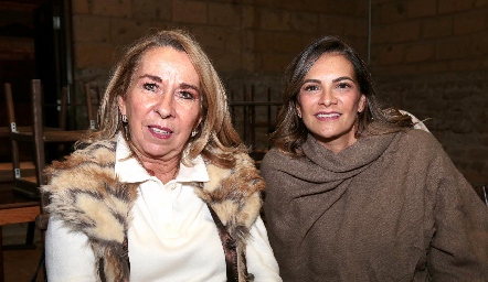  Luz Elena Mézquida y Carla Velasco.