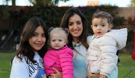  Melina Kury, María González, Elizabeth Kury y Nuria Rodríguez.