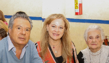  Eugenio Meade, Lupita Diaz de Leon de Meade y Amalia Ponce de Meade.
