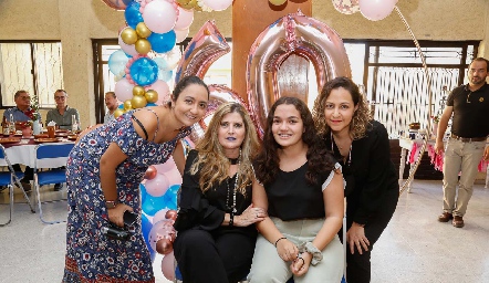  Noemi Torres, Silvia Foyo, Sofia Meade y Ana Cristina.