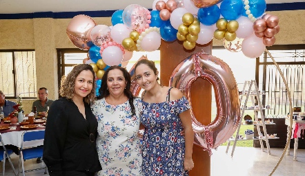  Cristina con sus hijas Ana cristina y Noemi.