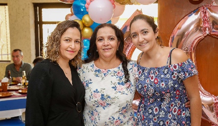  Cristina con sus hijas Ana cristina y Noemi.