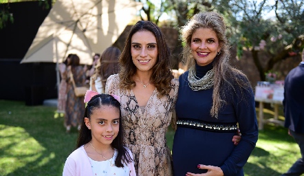 Pau, Gris Casas y Lourdes López.