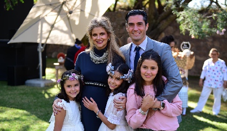  Familia Lebrija López: Lu, Rafael, Xaviera, Carlota y Lu.