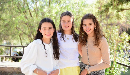 Paulina Sánchez-Navarro, MarijóVigil y Romina Ayala.