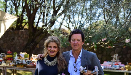  Lu y Carlos López con Xaviera y Carlota.
