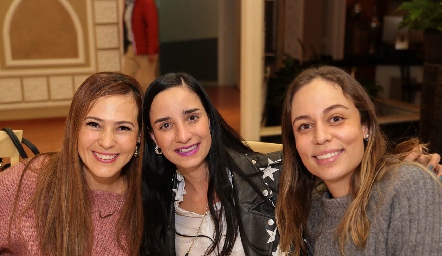  Sandra Martínez, Luli Lamas y Fernanda Torres.
