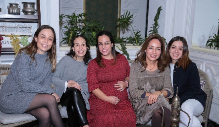  Fernanda Torres, Sofía Torres, Ana Isa Torres, Ana Luisa Acosta y María Eugenia Torres.