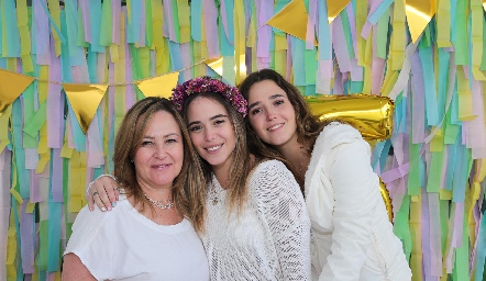  Ingrid Pérez con sus hijas Ingrid y Cynthia de Luna.