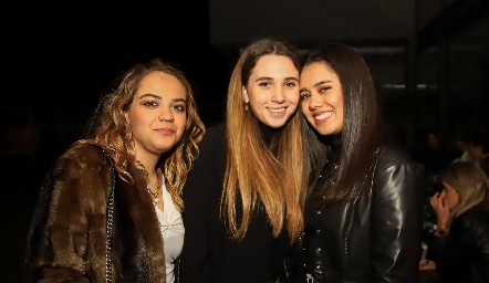  Paula Gómez, Chiara Pizzuto y Mónica Estrada.