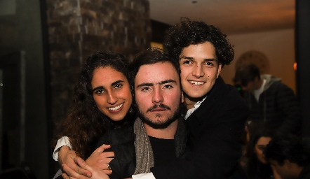  Javiera Gómez, Mateo Guerra y Oscar Vera.