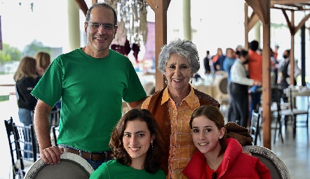  Santiago Fredy, Rebeca Mendizábal, Dany López y Camila Ocejo.