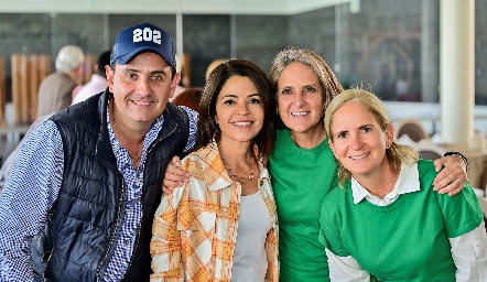  Esteban Puente, Marilupe Córdova, Denisse Coulon e Ivette Coulon.