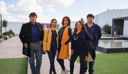 Agustín Martínez, Yulia Martínez, Gaby Martínez, Gabriela Meade y Edgardo Martínez.