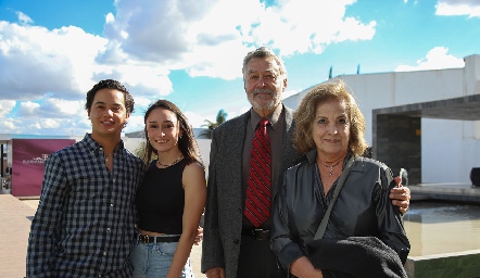 Pato Aguillón, Gaby Hinojosa, Mario Macías y Patricia Mendizábal.