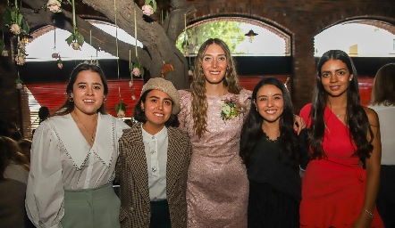Andrea Martínez, Daniela Pérez, Marian Martínez, Mariela Pérez y Marijó Leos.