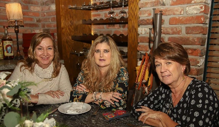 Alejandra Mora, Silvia Foyo y Mónica Mora.