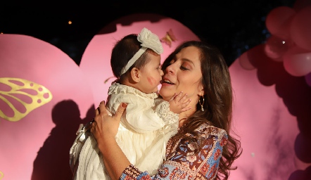  Rania Díaz con su tía Fernanda Torrescano.