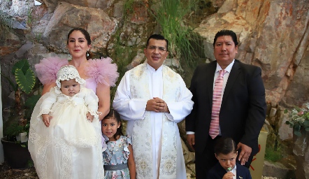  Familia Díaz Torrescano con el Padre Rúben Pérez.