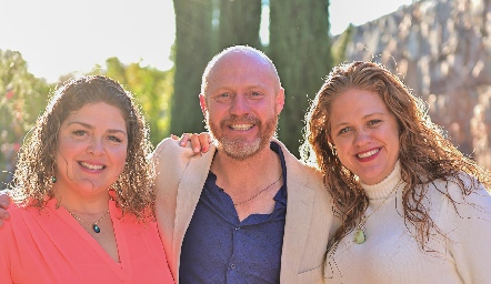 Karla Vilet, Jordi Vilet y Fernanda Vilet.