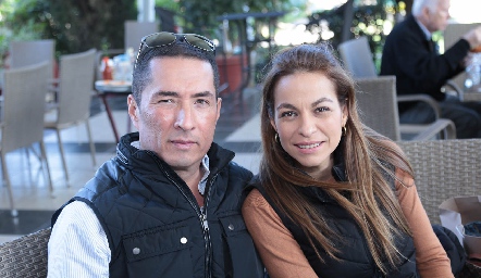  Omar Vega y Luz Mejia.