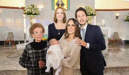  Margarita Martínez, Rocío Gómez, Claudia Antunes y Mauricio Dibildox con Luca.