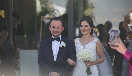  Zaira Herbert con su papá.