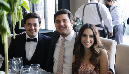  Ricardo Hervert, Mat Delgado y Jacky de la Garza.
