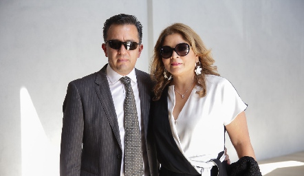 Victor Barrales y Sara Berrones.