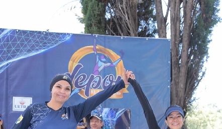 Araceli de la Cruz y Liliana Trujillo.