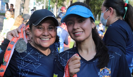  Enriqueta Aguilar y Lupita Aranda.