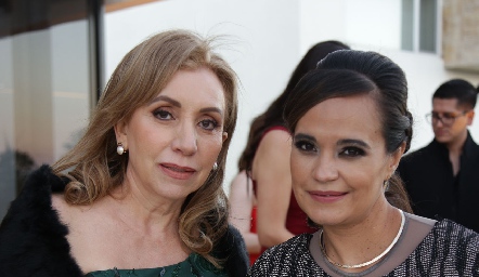  Ana María Medellín y Gabriela Zárate.