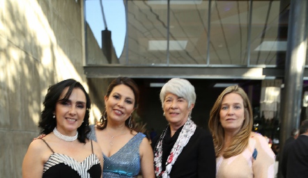  Claudia Vázquez, Lupita López, Graciela Palau y Mari Carmen Pérez.