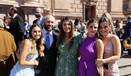  Bárbara Cadena, Cody, Diana Villanueva, Daniela Meade y Bertha Tamez.