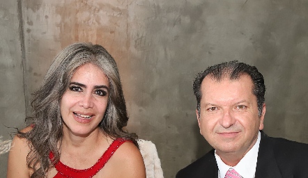  Mónica Rodríguez y Mauro Navarro.