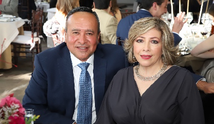  Gustavo y Alma Rodríguez.