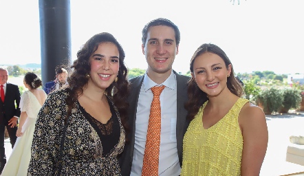  Daniela Rangel, Mario González y Mercedes Muñiz.
