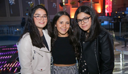  Ana María Tristán, Fany Miranda y Nicole Robles.