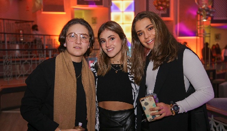  Claudia Herrera, Isa Flores y Fer Rodríguez.