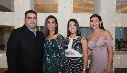  Ricardo Ortiz, Laura Herrera, Alejandra Ortiz y Alejandra Gutiérrez.
