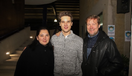  Vladimir y sus padres.