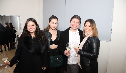  Isabela Aguilar, Daniela Jaime, Misael Alvarez y Alejandra Acevedo.