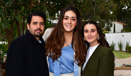 Mauricio Zendejas, Scarlett Garelli y Claudette Villasana.