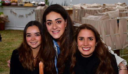 Claudia Obregón, Scarlett Garelli y Sofía García.