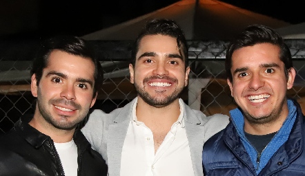  Rodrigo, Alejandro y Marcelo  Pérez Tobías.