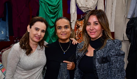 Claudia Robles, Elisa Robles y Alejandra Padilla.