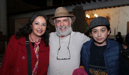  Griselda Bernal, Javier Castillo y Mateo Garcia.