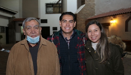  Víctor Guerrero, Andrés Guerrero y Katia Yañez.