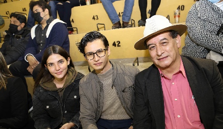  Daniela Valdez, Ricardo de Santiago y Alfredo de Santiago.
